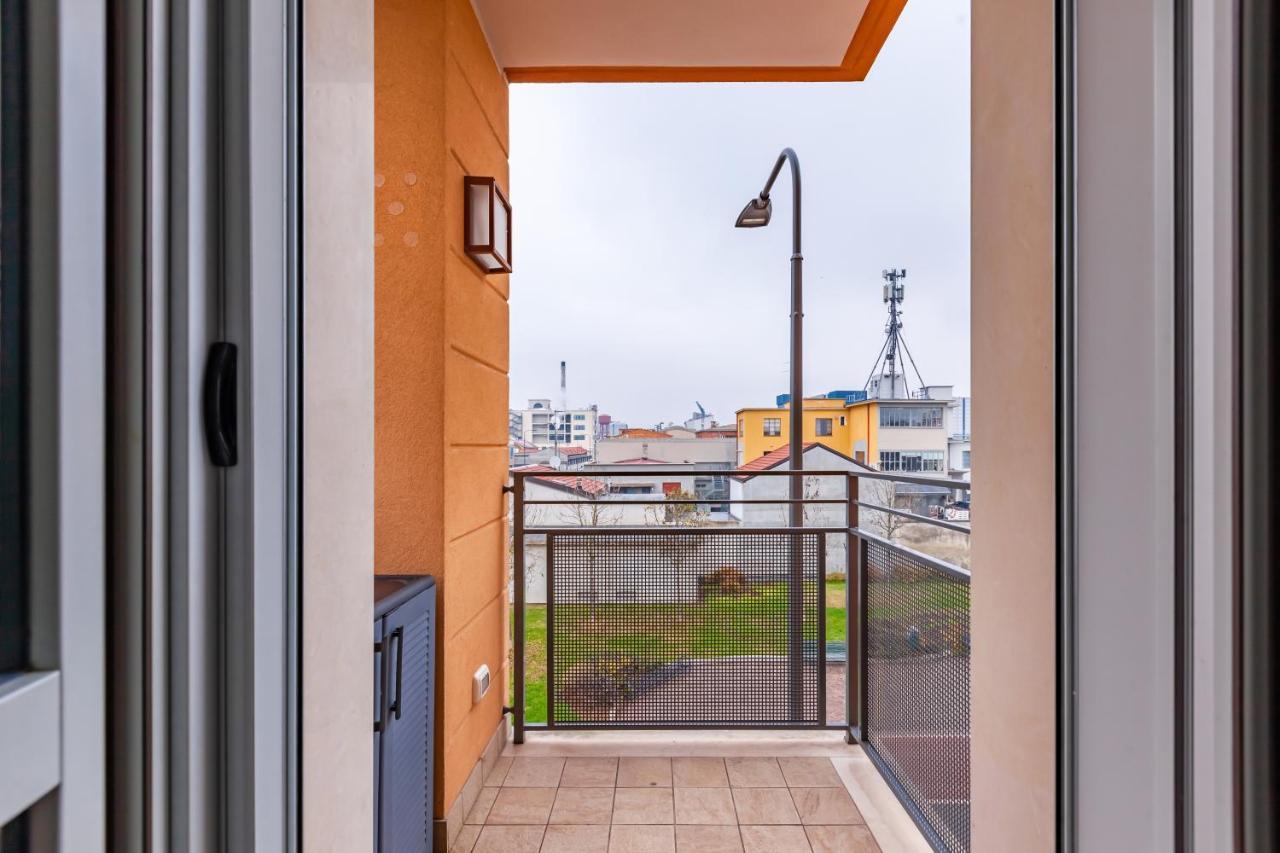 Milano Balcony Apt Apartamento Exterior foto